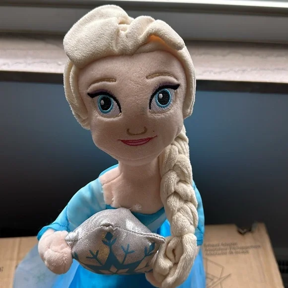 Disney Frozen 21" Elsa Plush Christmas Greeter - Picture 5 of 8